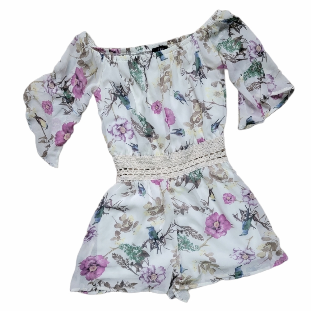 Trac White Floral Romper Size Medium